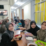 Bakso, Tawa, dan Kebersamaan: Momen Spesial di Asrama Putri PERSADA