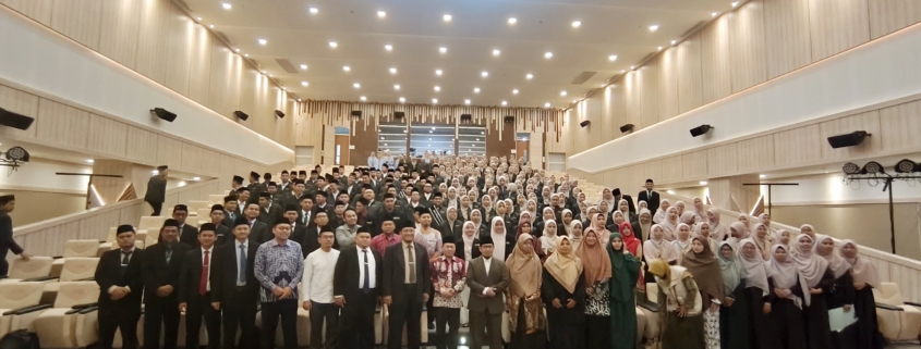 foto bersama pimpinan UAD, pengurus persada beserta para santri