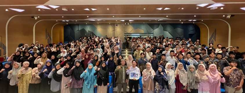 foto bersama setelah acara seminar iteraktif cybercrime