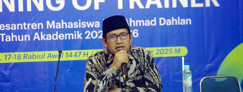mudir persada memberikan arahan saat orientasi jobdesk pengurus persada uad